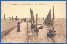 CPA - VENDEE - SAINT GILLES CROIX DE VIE - SORTIE DES BATEAUX - Petite Animation Sur La Jetée Et Sur L'eau - N.P. / 16 - Saint Gilles Croix De Vie