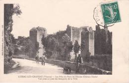 LUSSAC-LES-CHATEAU  -  Les Piles Du Pont De L'ancien Château Féodal - Vue Prise Au Pied Des Remparts De La Ville - Lussac Les Chateaux