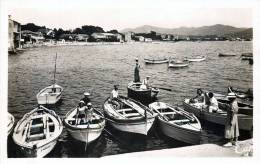 LES LECQUES UN COIN DU PORT ET DENT DE LA PLAGE 83 VAR - Les Lecques