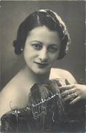 GRANDE PHOTOGRPHIE DEDICACEE : AUTOGRAPHE ARTISTE ACTRICE THEATRE OPERA CINEMA - Signiert