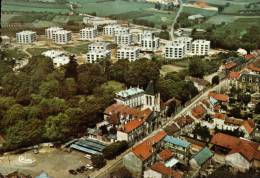 CPSM   SAINT BRICE SOUS FORET   Un Coin De La Ville  Avec Des H LM A L'arrière - Saint-Brice-sous-Forêt