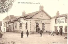 LES MOUTIERS EN RETZ LA POSTE  ET SON CAFE "BLANCHARD" TRES BEAU PLAN,FACTEUR ,PERSONNAGES 29704 - Les Moutiers-en-Retz