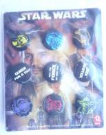 PLAQUE DE 9 PIN'S BADGES STAR WARS QUICK 2012 - Pins