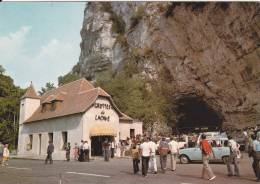 46 - GROTTES DE LACAVE - Entrée Des Grottes Et Le Rocher - Lacave