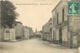 Vendee -ref D838- Les Essarts -avenue De La Gare - Cafe Des Tramways  -carte Bon Etat  - - Les Essarts