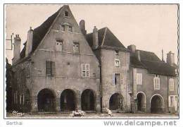 89 NOYERS SUR SEREIN - L Hotel De La Croix Blanche Et Les Arcades Du Marche Au Ble - Noyers Sur Serein