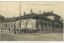 Carte Postale Ancienne Vanves - Les Nouvelles Ecoles, Rue Gambetta - Vanves