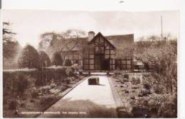 SHAKESPEARE'S BIRTH PLACE , THE GARDEN PATH - Stratford Upon Avon