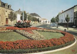 85 - AIZENAY / ROND POINT ET RUE DE L'HOTEL DE VILLE - Aizenay