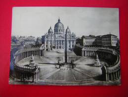 CPSM PHOTO ITALIE  ROME ROMA PIAZZA S . PIETRO   VOYAGEE 1950 TIMBRE  POSTE VATICANE CACHET ET FLAMME - Piazze