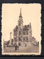 Chromodienst De Beukelaar - Rochefort - L'hôtel De Ville Et Le Monument - 9 X 7 Cm Env. - De Beukelaer