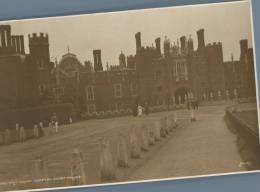 300) Very Old Postcard - Carte Tres Ancienne - UK - Hampton Court Palace - Middlesex