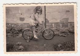 Cyclisme - Photo Format 8.5 X 5.8 Cm - Fillette Sur Son Tricycle (vélo, Enfant) - Cyclisme