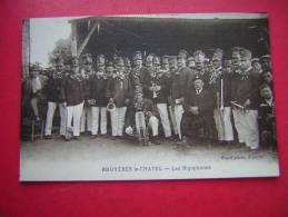 RARE CPA 91  BRUYERES LE CHATEL  LES BIGOPHONES  FANFARE  MUSICIENS  NON VOYAGEE  EDIT : RAPID PHOTO ARPAJON - Bruyeres Le Chatel