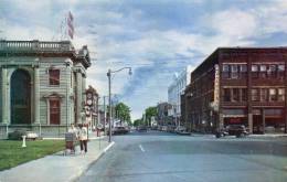 Menominee MI Street Scene Cars Old Postcard - Autres & Non Classés