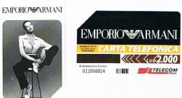 TELECOM ITALIA - OMAGGIO PRIVATE - CAT. C.&C. 3388 - EMPORIO ARMANI: DONNA CON GIACCA BIANCA         2.000 - USATA - Private TK - Ehrungen