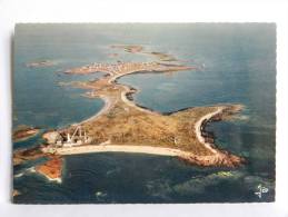 CPSM (29) Finistère - L'ile De Sein - Vue Générale De L'île Prise Du Côté Du Phare - Ile De Sein