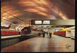 Paris - R E R -- La Station " Nation " - Subway