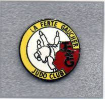 Pin´s  Sport  Judo  Club  LA FERTE GAUCHER  ( 77 ) - Judo