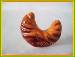 Clamecy ... Pains Et Viennoiseries ... Croissant Marron ...( Boite 2 ) - Olds