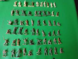 Lot De 61 Petites Figurines-plastique-a Peindre-soldat Militaire Etc.. - Starlux