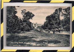 THE LONG WALK WINDSOR. - . SORTIE DE LA FAMILLE ROYALE. TRES ANIMEE - Windsor Castle