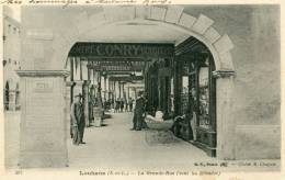 CPA 71 LOUHANS LA GRANDE RUE SOUS LES ARCADES 1909 Animée Commerces - Louhans