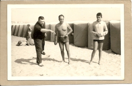 44  LA  BAULE       PHOTO  JEUX  DE  BOULE   A LA  PLAGE   (  BOULE  EN  PLEIN  VOL  ) - Giochi Regionali