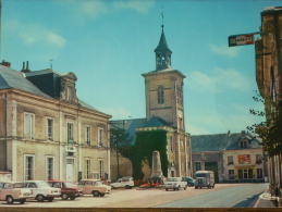 72 - PONTVALLAIN - Place De L'Eglise (la Mairie, La Gendarmerie, Le Monument Aux Morts - Voitures, Tube Citroen...) - Pontvallain