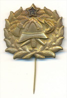 Fireman Cap Badge With Red Star - Pompiers