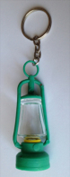 Porte Clefs - Lampe Petrole Plastique Et Verre - RARE - Altri & Non Classificati