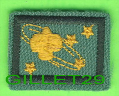 SCOUTISME - ÉCUSSON EN TISSU, SCOUT -  ÉTOILES - TERRE - LUNE - - Padvinderij