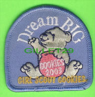 SCOUTISME - ÉCUSSON EN TISSU, SCOUT - DREAM BIG - GIRLS SCOUT COOKIES, 2003 - - Padvinderij