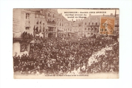 CPA : 59 - Nord : Maubeuge : Cortège Annuel Du Lundi De Pâques : Foule Sur Une Place - - Maubeuge