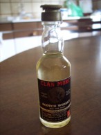 Clan More Scotch Whisky Old And Rare: Bottiglia Mignon Tappo Plastica. Distilled In Scotland (Rossi -Asiago) - Spirits
