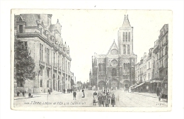 Cp, 93, Saint-Denis, L'Hôtel De Ville Et La Cathédrale, écrite - Saint Denis