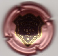 CAPSULE DE CHAMPAGNE "BOLLINGER" écusson Contour Or, Rosé Pâle - Bollinger