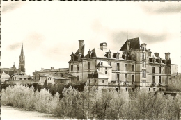 CP De CADILLAC " Château D'épernon Bâti De 1598 à 1615 Racheté Et Restauré Par L'état En 1816 " . - Cadillac