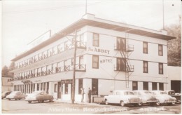 Newport OR Oregon, Abbey Hotel, Auto, Tavern Sign, C1950s Vintage Real Photo Postcard - Otros & Sin Clasificación