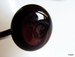 Bague Marron Noir En Verre Filé Au Chalumeau Sur Anneau Réglable Argenté  Le Cabochon Fait Environ 16x16x10mm. - Rings