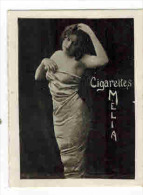 CHROMO EROTIQUE FEMMES ARTISTE PIN UP Cigarettes MELIA  : " Femme En Tenue De Gala Moulante " - Melia