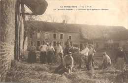 4 - MESNIL BREHAL - INTERIEUR DE LA FERME DU CHATEAU - Brehal