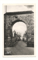 Cp, 77, Fontenay-Trésigny, La Porte, Voyagée 1955 - Fontenay Tresigny