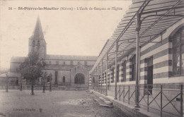 58 - SAINT-PIERRE-LE-MOUTIER - L'Ecole De Garçons Et L'Eglise - Saint Pierre Le Moutier