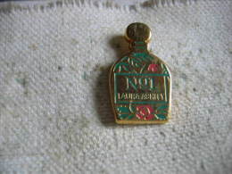 Pin´s Flacon De Parfum N°1 De Laura ASHLEY - Parfum