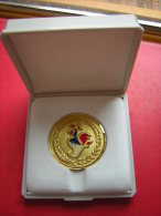 MEDAILLE ET SA BOITE FEDERATION SPORTIVE ET CULTURELLE  DE FRANCE - Professionals/Firms