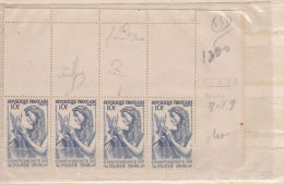 FRANCE N° 762 10F BLEU CONFERENCE DE LA PAIX CHIFFRE 10 BLANC  ET POINTS SOUS LE Q NEUF SANS CHARNIERE - Unused Stamps