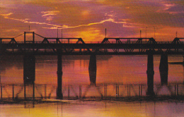 Canada Sunset View Of Railway And Traffic Bridges Prince Albert Saskatchewan - Autres & Non Classés