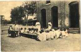 Mission Des Religieuses Ursulines De Thildonck Au Bengale - Ecole Avec Catéchuménat - School En Catechumenaat - Oeganda