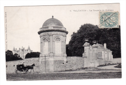 VALENTON 94  LA CALECHE CONDUITE PAR UN COCHER DEVANT LA TOURELLE DU CHATEAU - Valenton